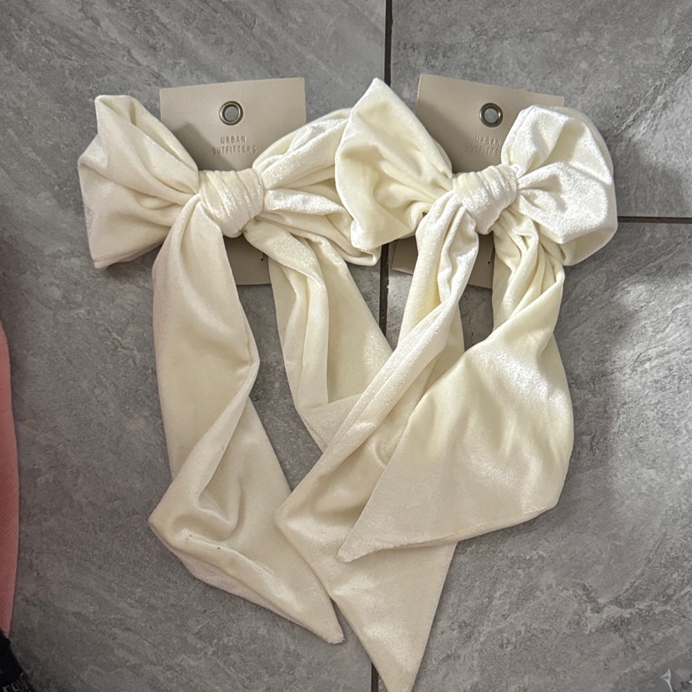 Elegant Cream Hair Bows